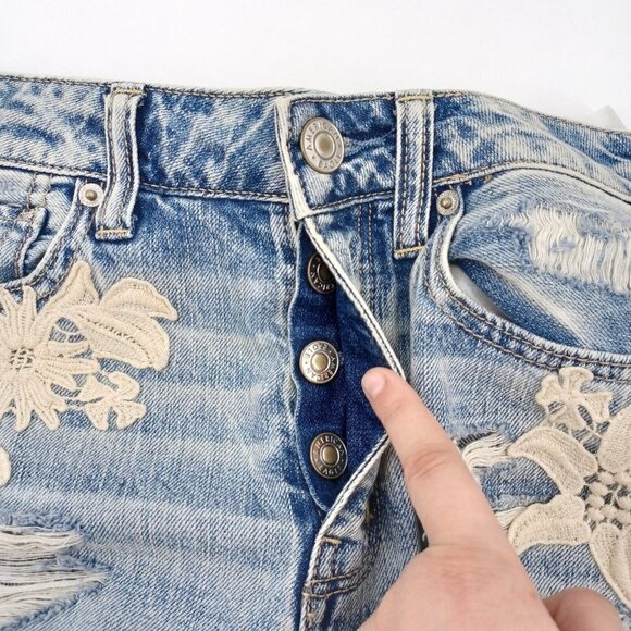 American Eagle Hi-Rise Tomgirl Embroidered Distressed Jean Medium Wash Women's 2 - Picture 5 of 12